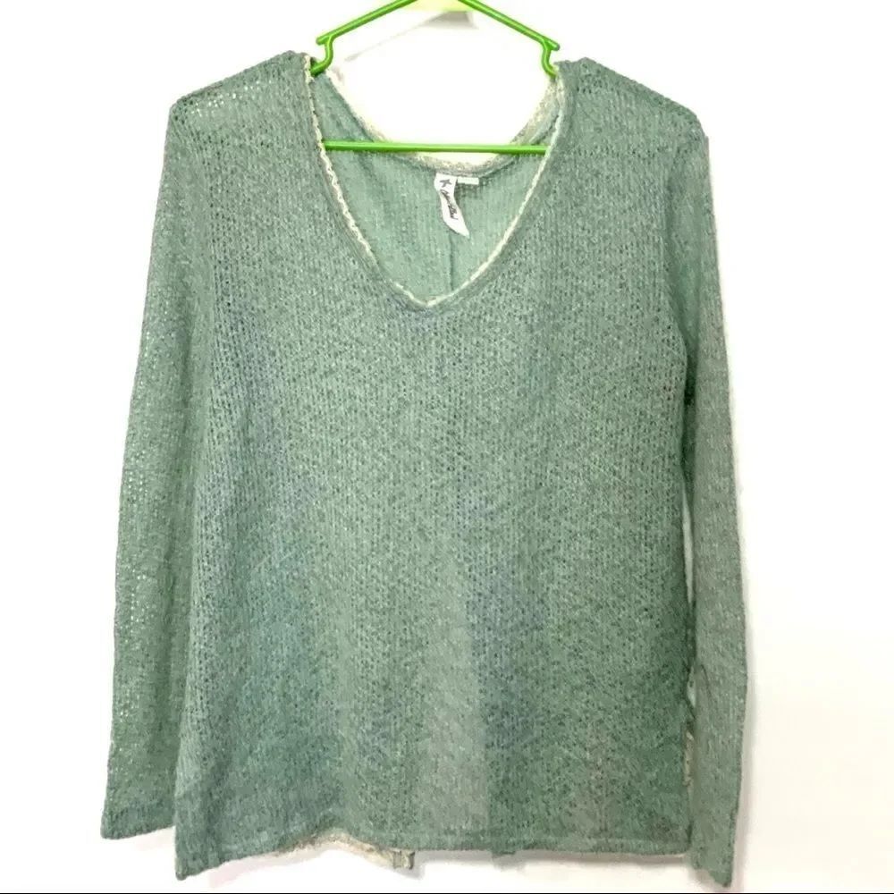 Others follow light weight sweater split back